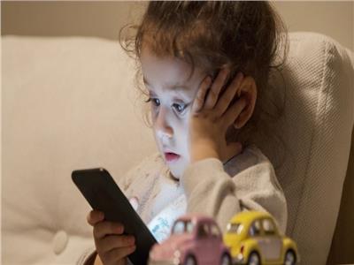 دراسة جديدة: الأجهزة الذكية تهدد حياة الأطفال
