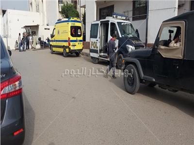 وصول عربات الإسعاف بمصابي مصنع العبور لمستشفى السلام | فيديو 