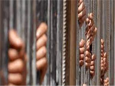 حبس ٣ عمال لسرقتهم مشغولات ذهبية بالقاهرة الجديدة 