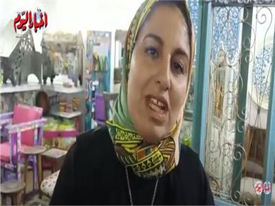 إحدى المشاركات بمعرض «بازار»: أحلم باستبدال الأثاث المستورد بالمصري| فيديو