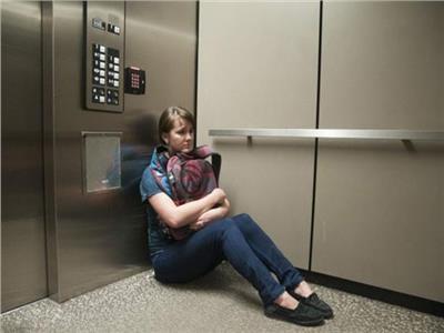 4 تصرفات أساسية تُساعد على النجاة.. إذا تعطل المصعد فجأة