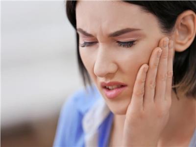 «الطقطقة وصعوبة المضغ».. أعراض التهاب مفصل الفك 