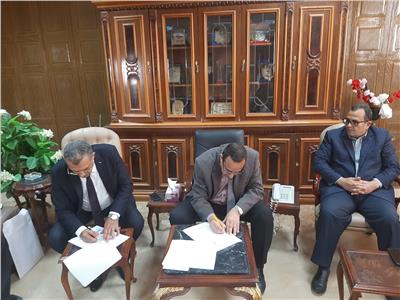 محافظة شمال سيناء توقع بروتوكول تعاون مع البنك الزراعي لتوفير 82 سيارة فان