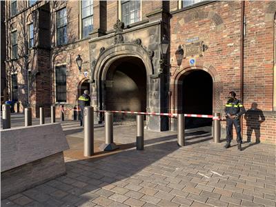 إغلاق مبنى البرلمان الهولندي بعد التهديد بوجود قنبلة | فيديو