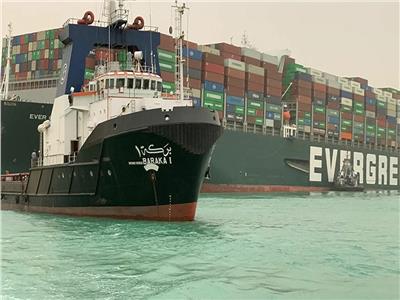 السفينة تحركت ١٠٢ متر.. رئيس قناة السويس يطمئن المجتمع الملاحي الدولي