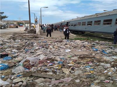 القبض على سائق سيارة "خرسانة"  تسبب في حادث قطار بالإسكندرية  | صور