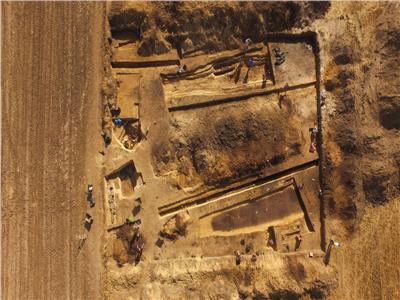 اكتشاف مقبرة ببولندا يرجع تاريخها للعصر البرونزي 