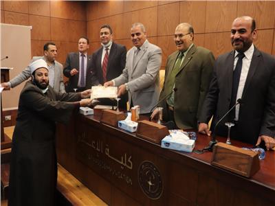 رئيس جامعة الأزهر يشهد تخريج الدفعة الأولى لدورة الأئمة بكلية الإعلام.. صور