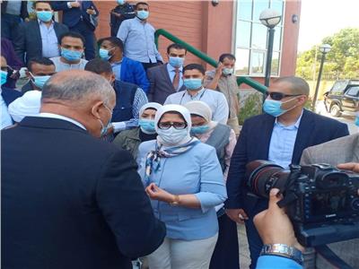 وزيرة الصحة تتفقد مستشفى عزل حالات كورونا بقنا