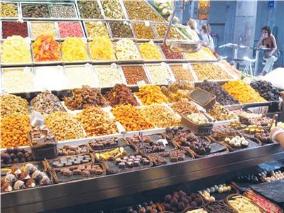 السماسرة يُشعلون أسعار السلع في رمضان.. الدواجن زادت والطماطم «مجنونة»