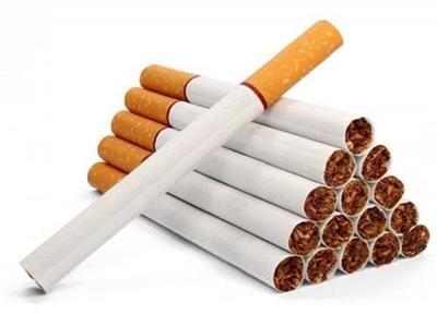 حسام موافي يكشف عن أكذوبة السجائر اللايت.. «أكثر ضررا من العادية» 