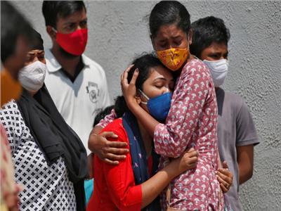 الهند تُسجل أكثر من 295 ألف إصابة جديدة و 2023 وفاة بكورونا