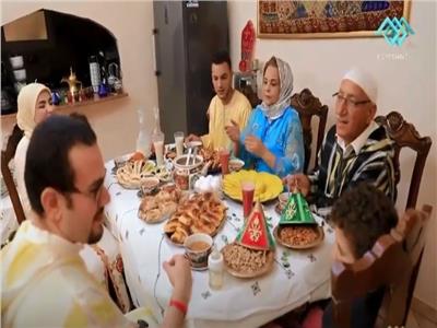 الفيديو| أجواء وجبة الإفطار للأسرة المغربية في مصر