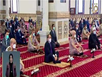 فيديو| الرئيس السيسي يؤدي صلاة الجمعة بمسجد المشير طنطاوي