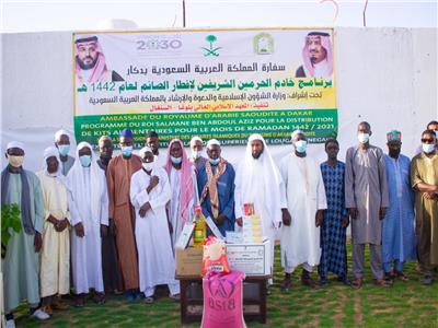 الشؤون الإسلامية السعودية: توزيع 600 سلة غذائية بأقليم لوغا بالسنغال