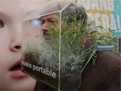 «بليجكي» يصنع غطاء زجاجي للحد من انتشار فيروس كورونا| فيديو
