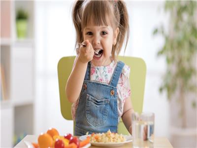 للأمهات الجدد.. ٣ أكلات تساعد طفلك على النطق