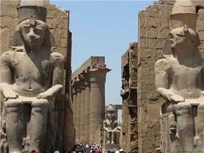 سفير اليابان بالقاهرة يزور المناطق الأثرية والسياحية بالأقصر