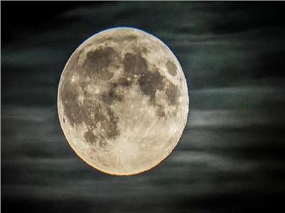 أجمل صورة للقمر بالأشعة فوق البنفسجية