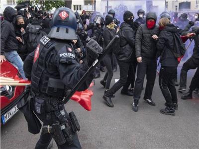 ألمانيا: إصابة أكثر من 50 شرطيا في اشتباكات مظاهرات عيد العمال