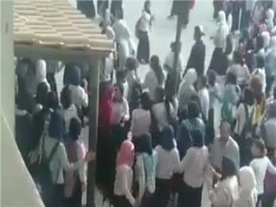 مشاجرة دامية بين طالبتين في مدرسة ثانوي بالقاهرة.. فيديو