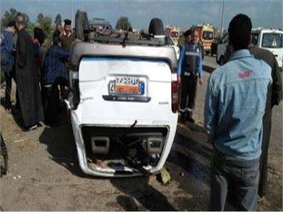 مصرع شخصين وإصابة 8 آخرين في انقلاب سيارة أجرة بـ«المنيا»