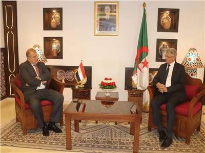 سفير مصر بالجزائر يبحث مع وزير السياحة الجزائري التعاون المشترك 