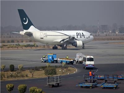 ماليزيا تُعلق حركة الطيران مع باكستان ودول أخرى بعد ارتفاع إصابات كورونا
