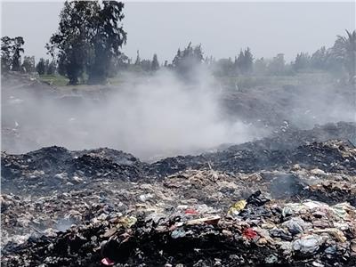 السيطرة على حريق مقلب القمامة بقرى سنهور بدمنهور| صور