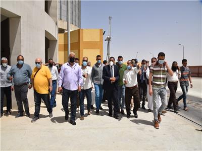 محافظ مطروح يتفقد صومعة تخزين الغلال بمدينة الحمام 