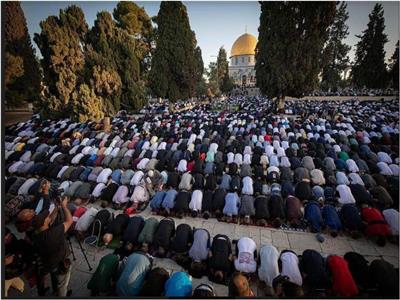 100 ألف مصلٍ يؤدون صلاة العيد في  المسجد الأقصى | صور