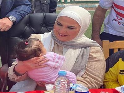 وزيرة التضامن تقدم هدايا وعيديات لـ ١١ ألف ابن من أبناء مصر