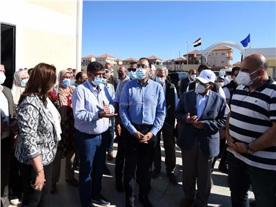 رئيس الوزراء يتفقد مشروع تطوير منطقة شمال وجنوب الصيادين بمدينة رأس البر