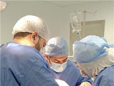 «الرعاية الصحية» تعلن نجاح عملية استعاضة جزء من عظام الجمجمة لوافد يمني