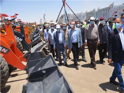 محافظ بني سويف يشهد بروفة اصطفاف المعدات ضمن مشروع صقر «76» 
