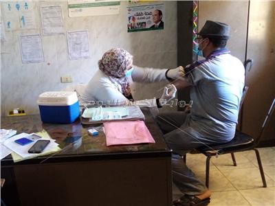 استمرار تطعيم المرضى وعمال المصانع  بلقاح كورونا في الشرقية | صور 
