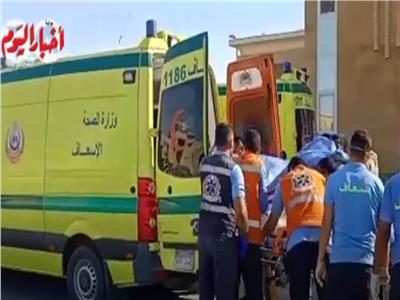 سيارات الإسعاف تنقل المصابين من غزة إلى مصر عبر رفح |فيديو