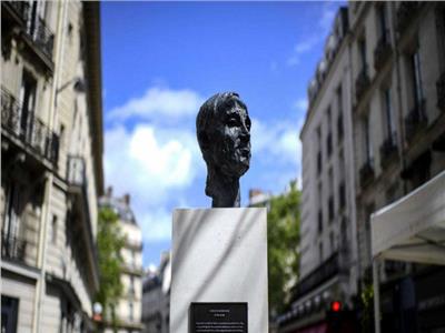 بلدية باريس تدشن تمثال للمغني الراحل أزنافور