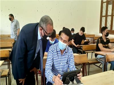 «الجيار» يتفقد الامتحانات التجريبية الاسترشادية لـ3 ثانوي بالسعيدية 