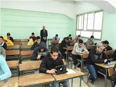 شوقي: الامتحانات النهائية للثانوية بلجان مجهزة ومؤمنة بالمدارس الحكومية فقط