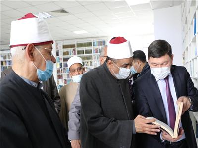 رئيس القطاع الديني بالأوقاف يتفقد جامعة «نور مبارك» بكازاخستان
