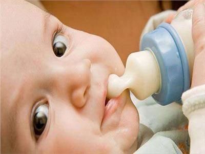 6 علامات لرفض الطفل «الرضاعة الصناعي»