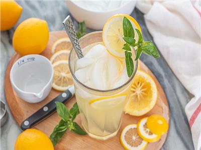 عصائر الديتوكس | عصير «الليمون والفانيلا» المثلج   