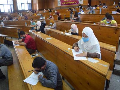 1000 طالب بتربية سوهاج يؤدون امتحانات التدريب الميداني للدبلومة المهنية