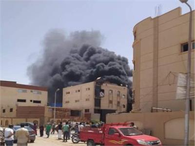 انتداب المعمل الجنائي لمعاينة حريق «مصنع فوم» بالعاشر من رمضان  