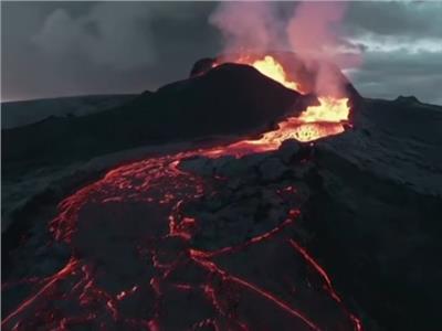 فيديو مُذهل للحظة انفجار بركان آيسلندي