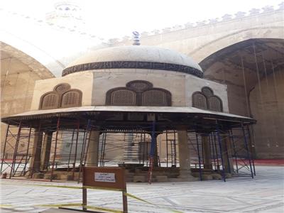 رفع السقالات عن قبة الفوارة بجامع السلطان حسن بعد انتهاء أعمال الترميم    