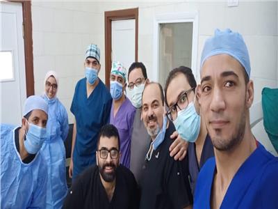 إجراء جراحة «فتاق» نادرة بمستشفى أسيوط العام | صور