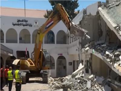 لقطات حية ترصد مواصلة أعمال إزالة الأنقاض في قطاع غزة | فيديو