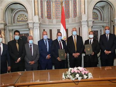 وزير الزراعة يشهد توقيع بروتوكول تعاون بين «بحوث الصحراء» و«الريف المصري»